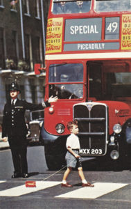 london-bus-stops-for-toy-bus